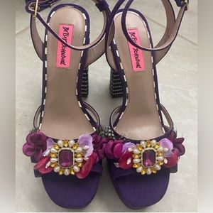 Betsey Johnson Never Worn brand new Marlo purple heels